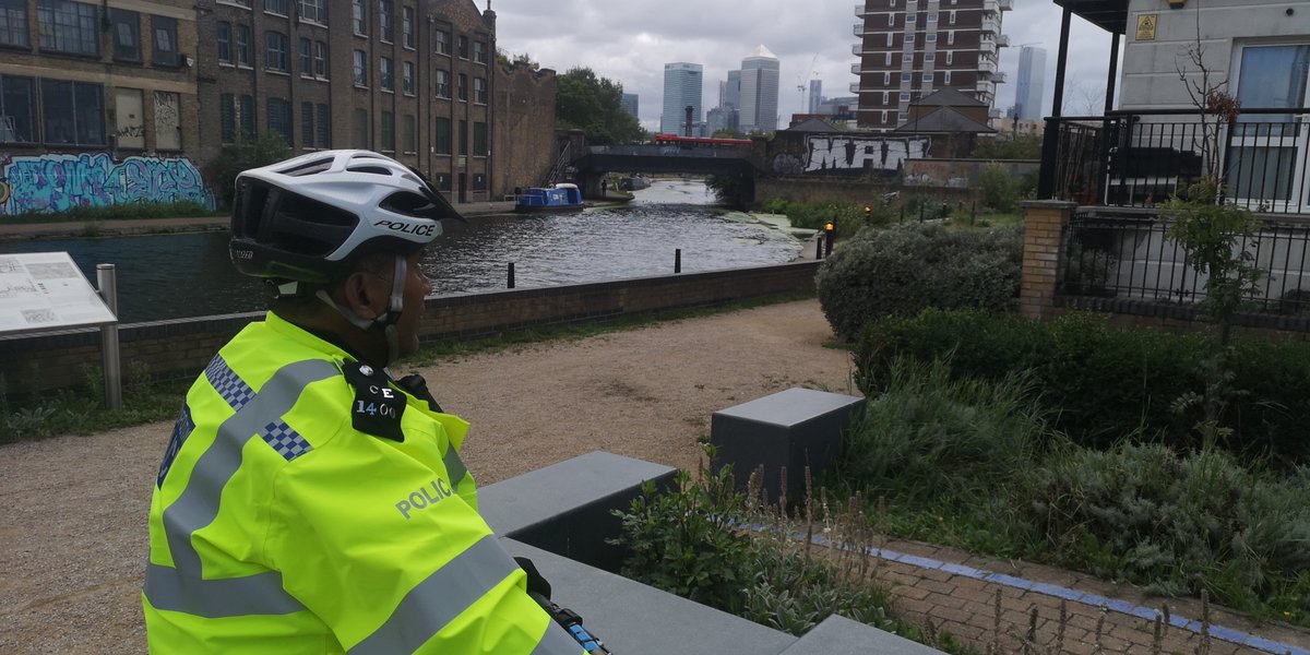 MPSStDunstans's tweet photo. Officers on patrol came across stolen moped. Owner reunited. https://t.co/XWUxdcjw2P