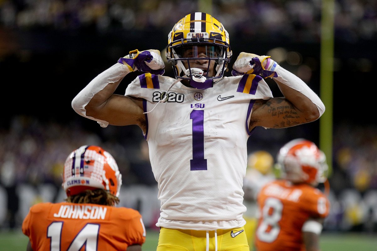 BleacherReport's tweet photo. LSU star receiver Ja’Marr Chase plans to opt out of the 2020 season to “concentrate on his professional career,” per @dennisdoddcbs @Cover3Podcast https://t.co/N2QaXRxGmy