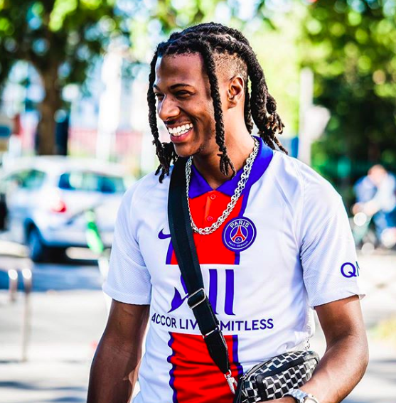 AuteurRap's tweet photo. 🎉Le Rappeur @Cheu_B vient d'etre élu le plus beau rappeur de France par vos meufs. Il est officiellement plus connu du grand publique pour sa beauté que pour sa musique. 

👏Bravo Cheu-b Bravo. https://t.co/J5eTOkvXT7