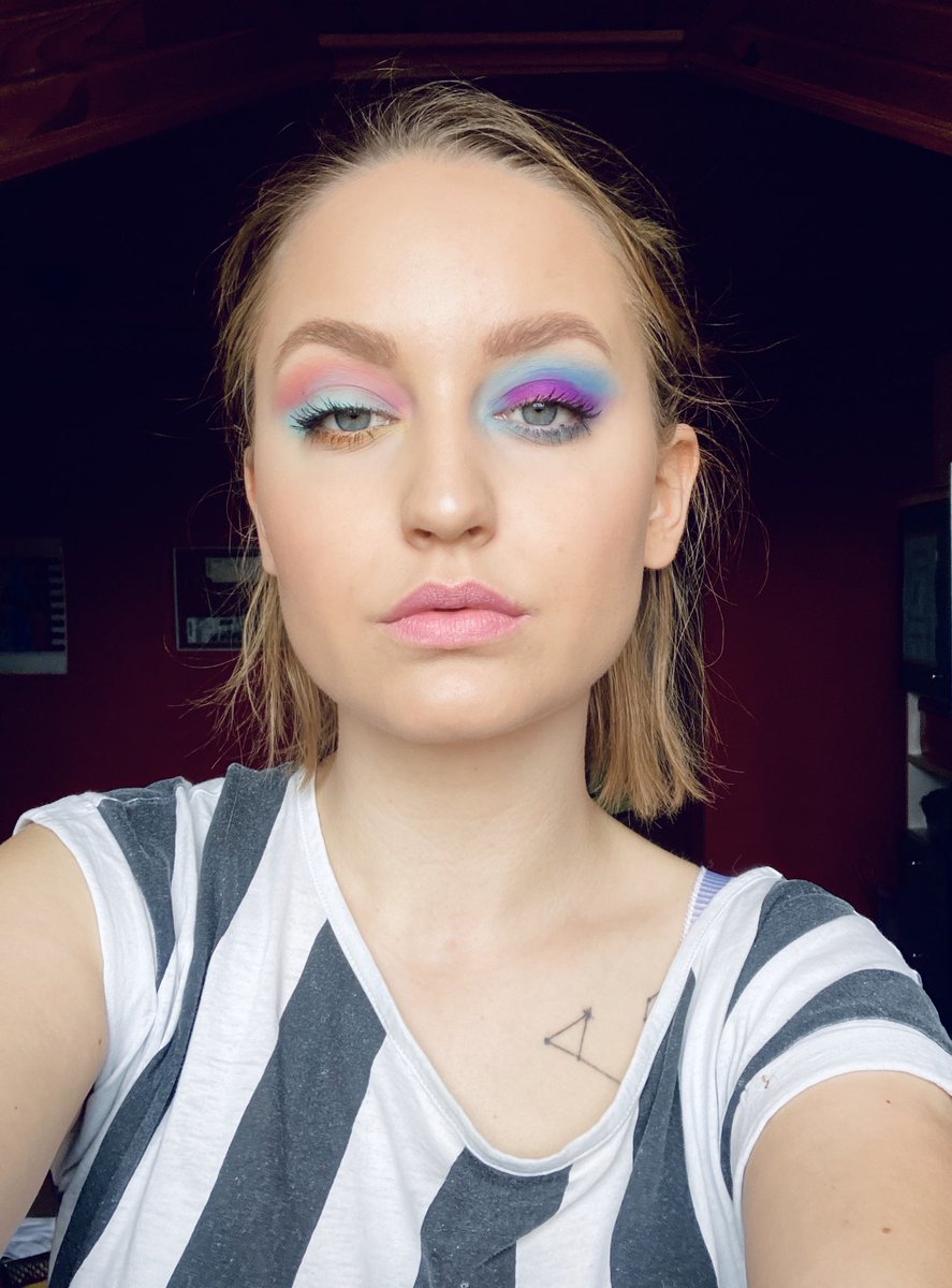 wastedheartmuke's tweet image. 𝓇𝒾𝓅 𝓂𝓎 𝒽𝑒𝒶𝓇𝓉 𝑜𝓊𝓉 𝒶𝓃𝒹 𝓁𝑒𝒶𝓋𝑒 💜

#STREAMNITSW #REDTEAM #5SOSRANKEDCOMP @redteamcalm