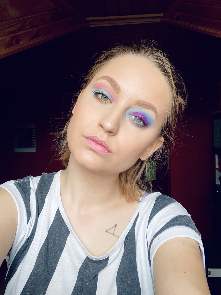 wastedheartmuke's tweet image. 𝓇𝒾𝓅 𝓂𝓎 𝒽𝑒𝒶𝓇𝓉 𝑜𝓊𝓉 𝒶𝓃𝒹 𝓁𝑒𝒶𝓋𝑒 💜

#STREAMNITSW #REDTEAM #5SOSRANKEDCOMP @redteamcalm