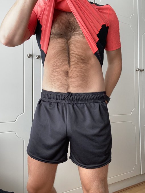 2 pic. EXCLUSIVE: Check out this 26yo hairy Dublin lad with awesome content! Fresh and naughty. You don’t