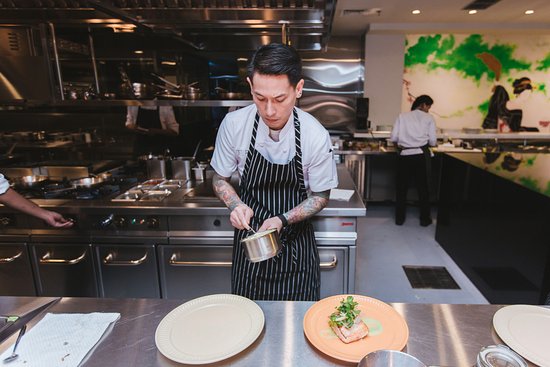 BeTheRestaurant's tweet photo. Juna Rorimpandey

✔️Exec. Chef at JackRabbit and Correlate in Jakarta, Indonesia
✔️Hosted TV show Master Chef Indonesia
✔️Born in 1975
✔️Trained in USA, Japan &amp; Indonesia

#FamousChefs https://t.co/GHV6TaKHSU