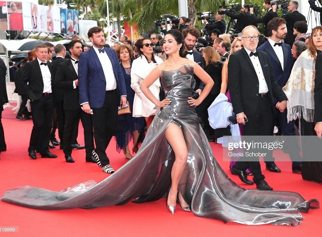Yet again moved the Red Carpet in 2k19 only and again made all of us go gaga over herThis was the major turning point in her life and she totally slayed it #HinaKhanAtCannes2019 was memory forever. God bless this childJourney thread 17/n #hinakhan  @eyehinakhan