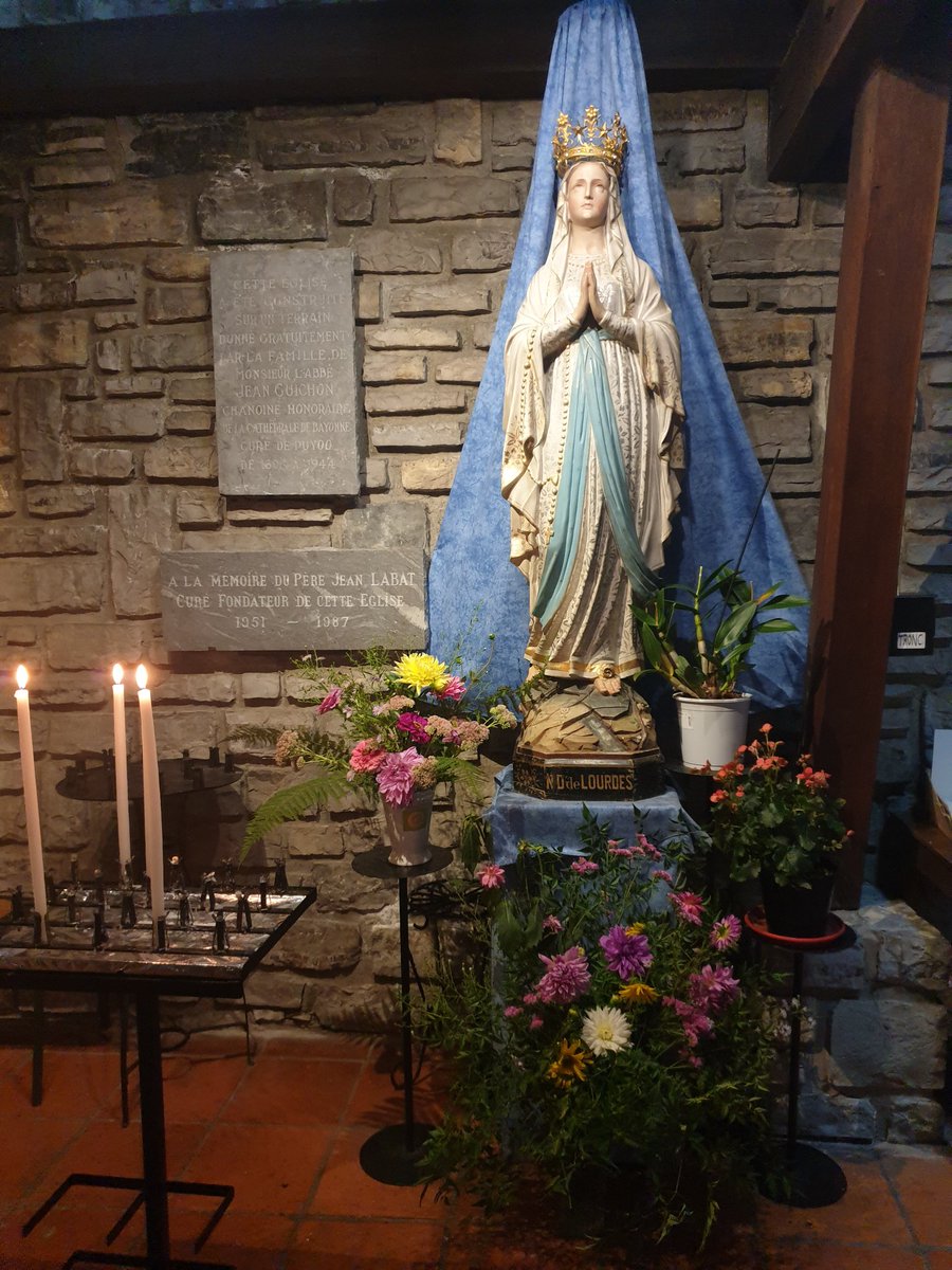 Désespérés, allons adresser nos prières à l'église de Puyoô. Puisse Notre-Dame-de-Lourdes insuffler au COS le pouvoir de faire repartir notre train et réparer le caténaire !