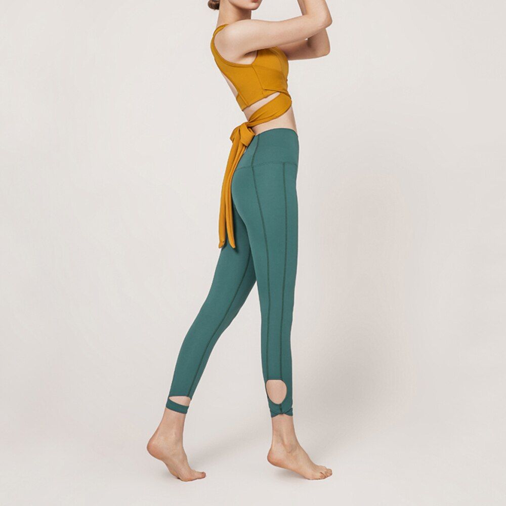 AlGhafStore's tweet image. Moonglade Yoga Sets Sports Suit Woman Professional Quick-drying Clothes Tight Breathable Fitness Suit Sexy Fashion | Al Ghaf Marketplace alghaf.com/product/moongl…