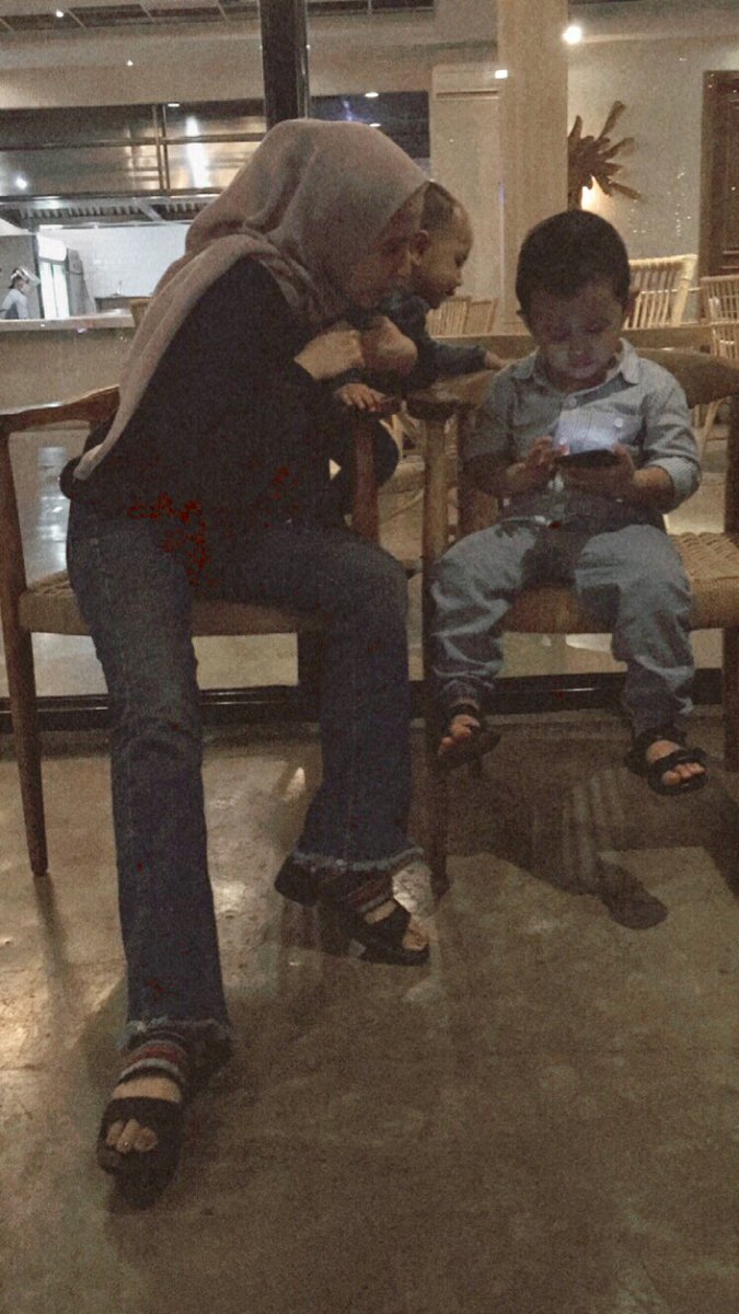 Ayuuutami's tweet photo. smg nantinya ada yg jagain kita bertiga ya, yg gak akan pernah kemana mana selalu sama kita🧡 https://t.co/M4n3qg5Dd3
