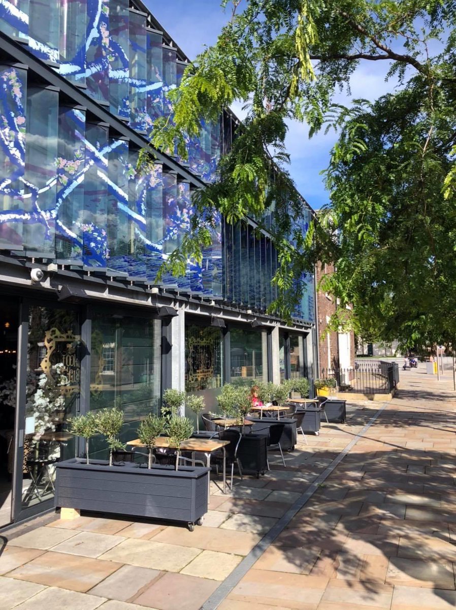 ☀️ We have a few outdoor tables available in the lovely sunshine today! First come, first served! ☀️