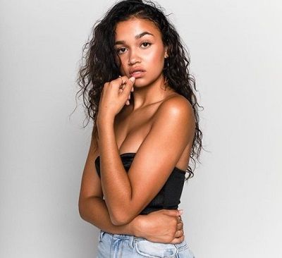 "Sending my #SeductiveSunday straight over to <a href="/LoyalPogue/">JJ Maybank (RP).</a>. Just, don't hurt your jaw when it drops to the floor." Kie winks.