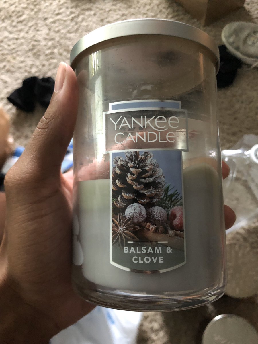 You can burn this all day without getting tired of it. The clove scent is stronger than the balsam but the two go well together. A very pleasant, smooth, inoffensive scent. If you’re looking to gift someone a candle without knowing what they like, this is the one to get 9/10