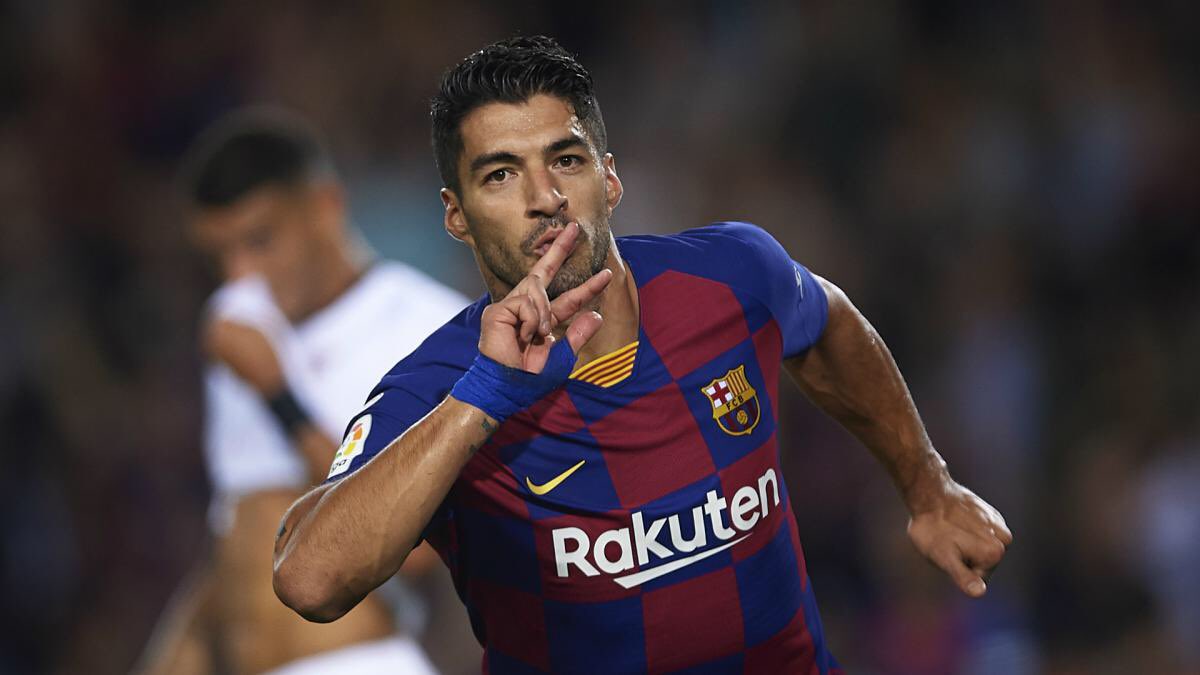 Barcelona must pay £12m if they wish to cancel 33-year-old Uruguay forward Luis Suarez's contract. (Goal)