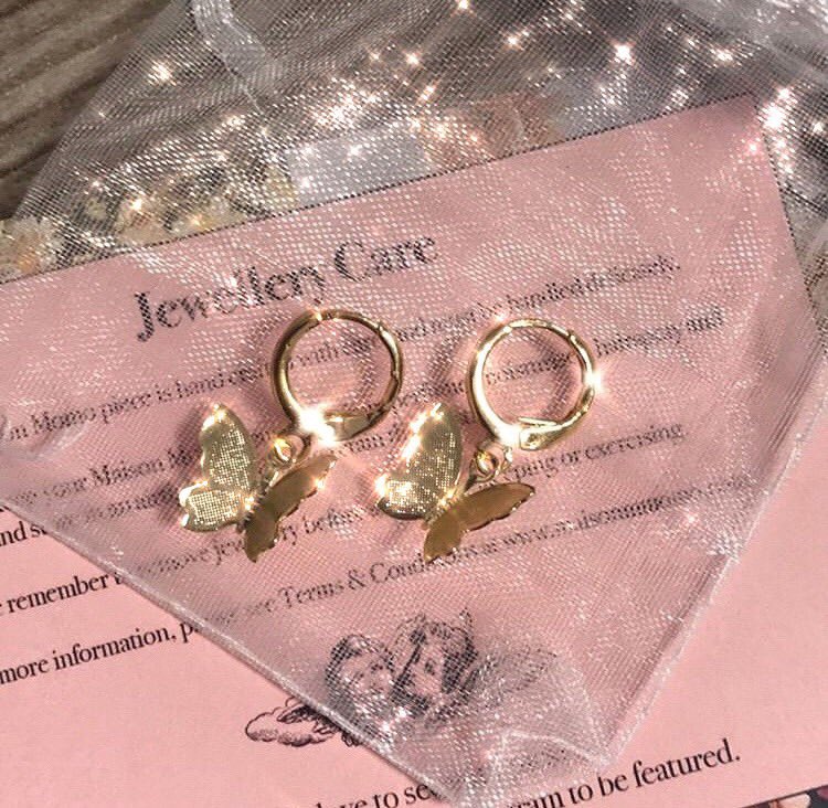 heartsickus's tweet photo. order our butterfly bundle and you’ll get the medusa ring for free! also if you use code “heartsick” you’ll get 25% off your entire cart w/ free shipping (today only!) happy shopping! 🦋 https://t.co/sQOGODibEq