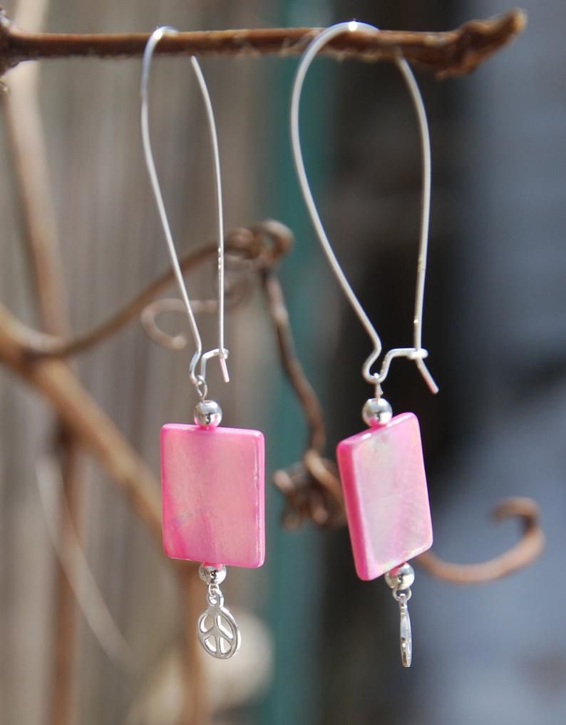 KarmaKittyJewel's tweet photo. #sale #Handmade #Pink #motherofpearl #etsymntt #etsysocial #etsyhandmade #etsyearrings #etsyjewelry #peace #peacesign #sterling #silverearrings #prettyinpink #freeshipping https://t.co/qBhMjTiq1P @Etsy #etsysummer #summer #summergift #summer2020 #summershopping https://t.co/1yXEL70gOm