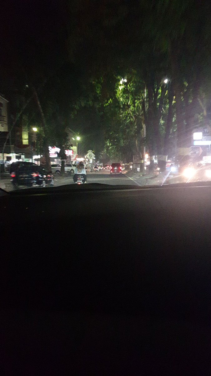 Merasa Sunyi Di Tengah Keramaiaan