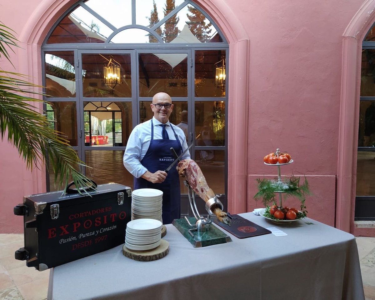 CortadoExposito's tweet photo. 👨‍❤️‍👨 Bonita ceremonia de #boda la de anoche en El pino de San José 🌲 con nuestros amigos de @bodegas_campos 🔝
___
#sevilla #catering #bodas #bodas2020 #bodasconencanto #bodasbonitas #bodassevilla #jamon #jamón #iberico #wedding #weddingplanner #ham #hamcutter https://t.co/Nork98bpmC