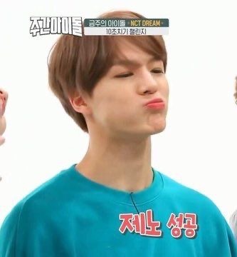 pouty jeno :((