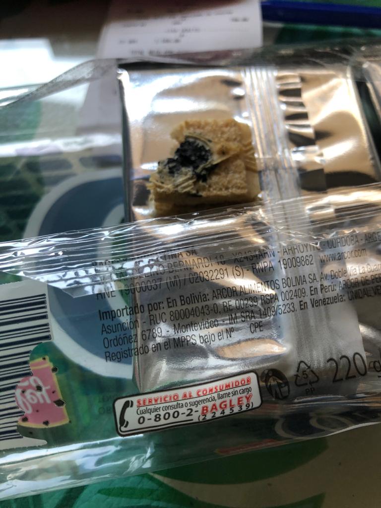 Sres de <a href="/arcor/">Arcor</a> ? Que es esto? Le  cargo estas imágenes de galletas con la info del paquete comprado, espero respuesta... saludos