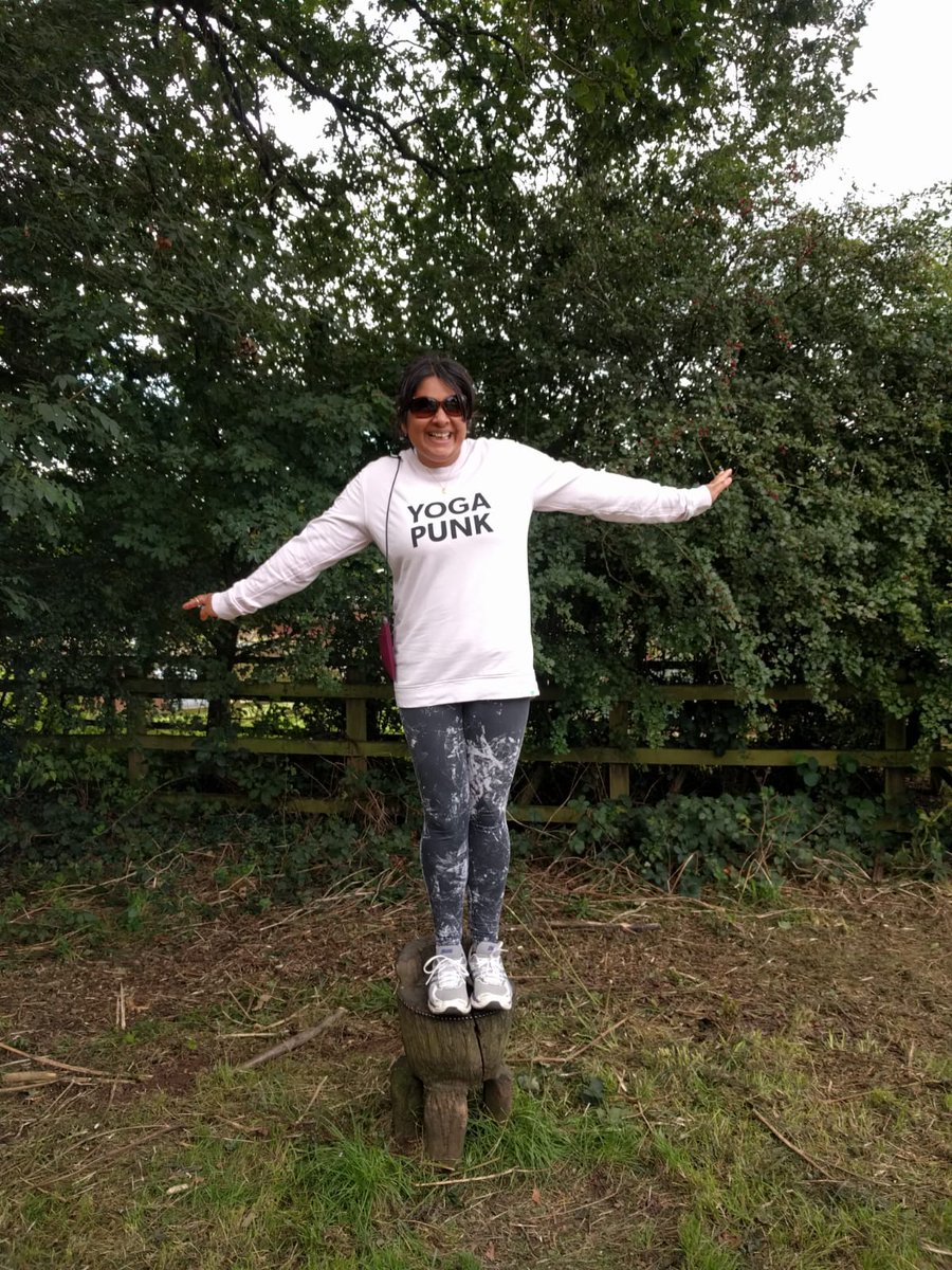 gumkenth's tweet photo. Was about to do a yoga pose but then a group of folk came around the corner #littlechair Went yoga this evening so got to do my poses @yogahaven ❤️ my #yogapunktop @Punks_chancers #Birmingham https://t.co/TPzHvq4oHQ