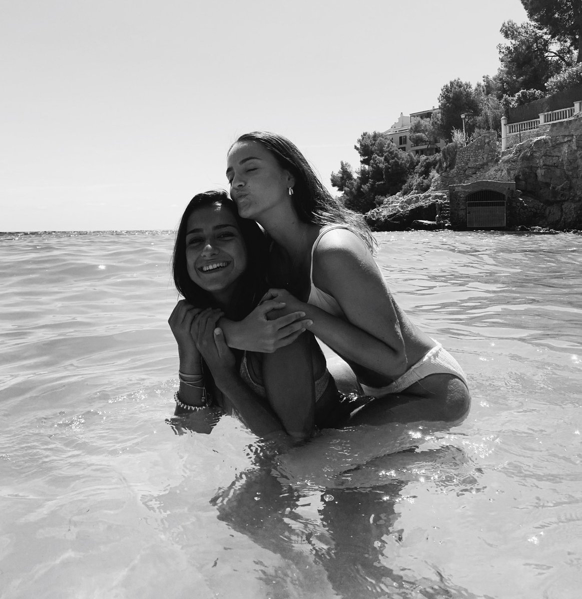 mariamiralbess's tweet photo. Son mis dos congoreñas 🥑🤙🏽🥰 https://t.co/H0Tqze1dBj