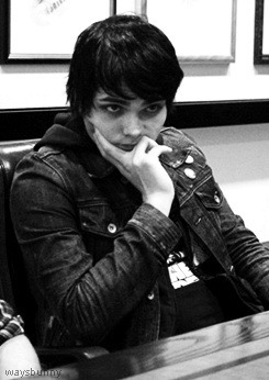 thread where i& #39;m adding a pic of gerard everytime i& #39;m listening to "dont try" (which is a lot)