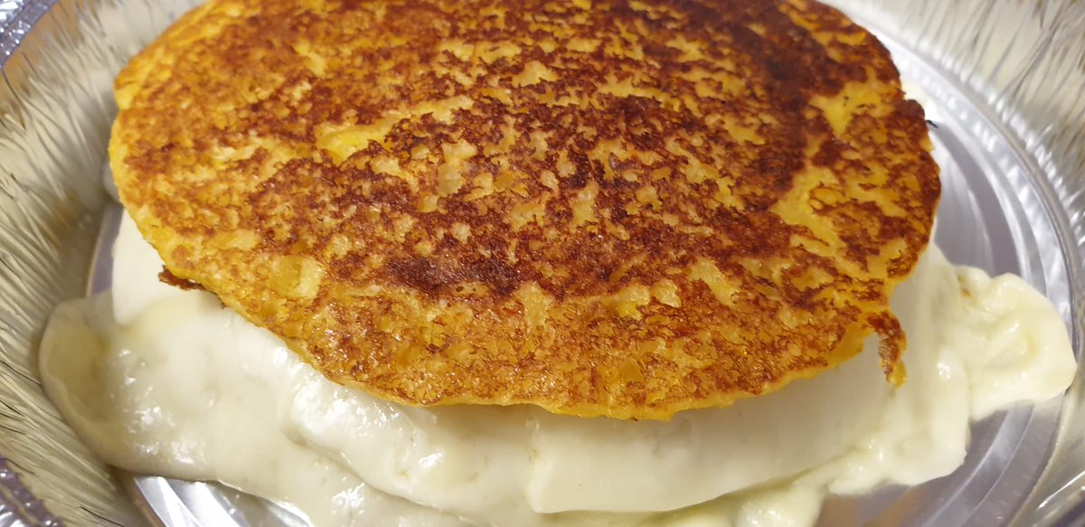 ArepasMadrid's tweet photo. Riquísimas mi gente #cachapas venezolana puro 🌽🌽🌽 https://t.co/LfFN3p6gh0