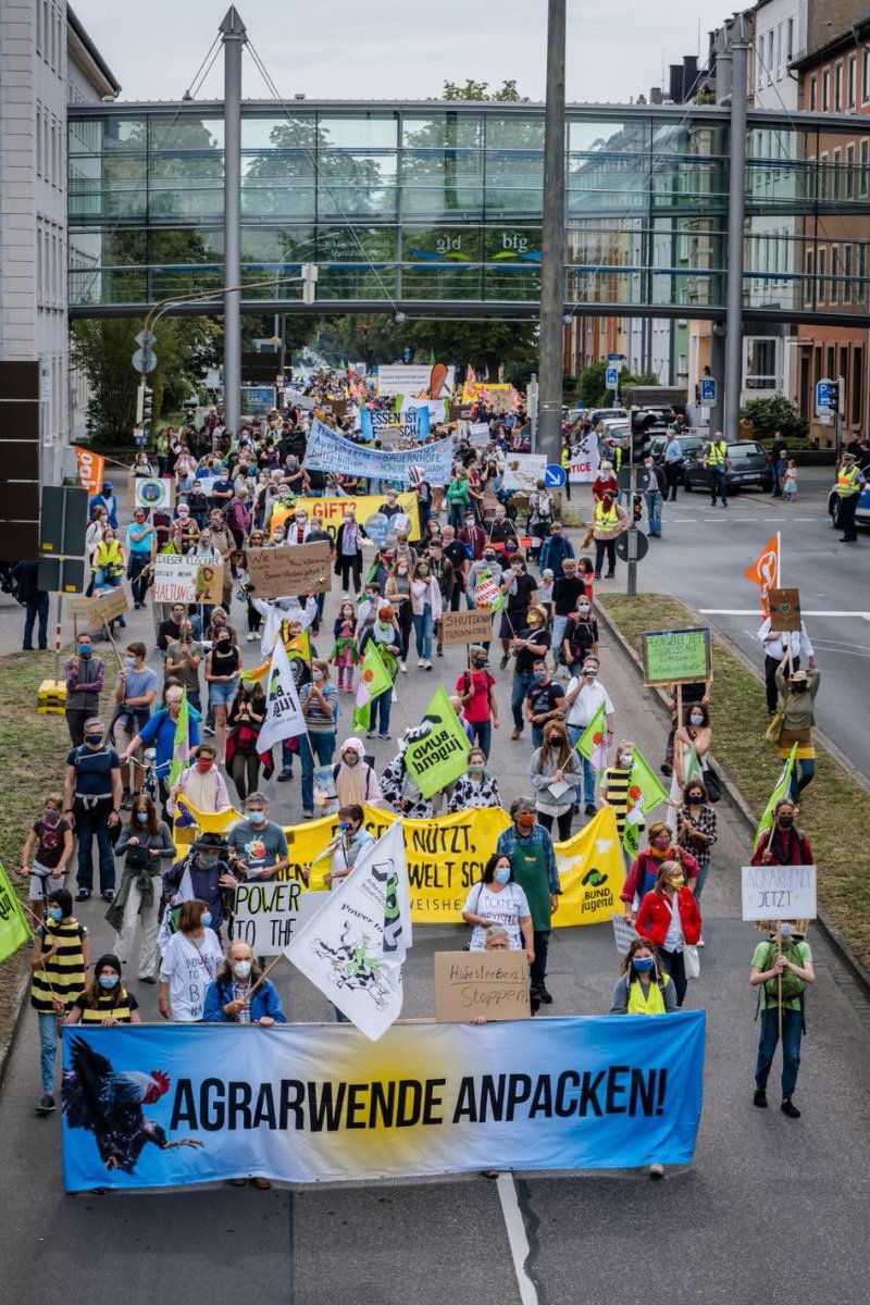 GFGFActionDays's tweet photo. >1.000 farmers and activists rallied in #Koblenz for #AGRIFISH Council, telling EU AGRI ministers to take a radical U-turn in the reform of the #CAP. With civil society across Europe we demand: Do not compromise our future! #GoodFoodGoodFarming #AgrarwendeAnpacken https://t.co/ETkMwo9PAB