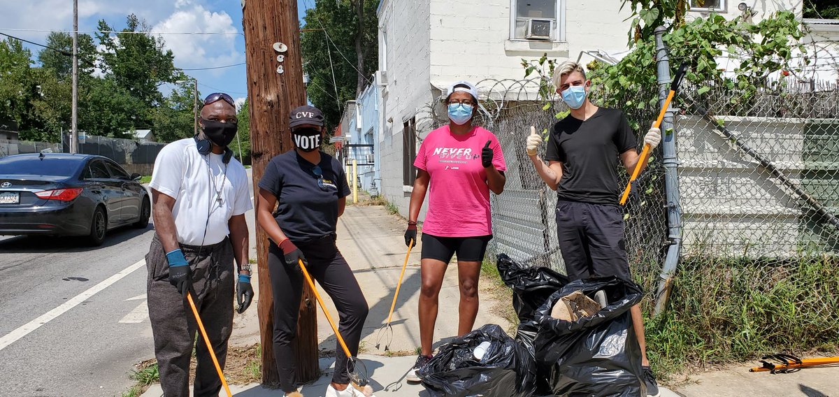 staceyhopkinsga's tweet photo. The Capitol View Clean Up Squad powered by @Cannonfor58.
Big thanks to all to volunteers who came out to begin the process of clearing trash and debris off Sylvan Rd. in Atlanta and doing clean up throughout the district. #Mighty58 https://t.co/NtF42q5rxc