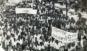 En 74, les ouvriers martiniquais s’énervent et descendent dans la rue pour réclamer plusieurs choses, dont l’arrêt de l’utilisation du chlordécone.