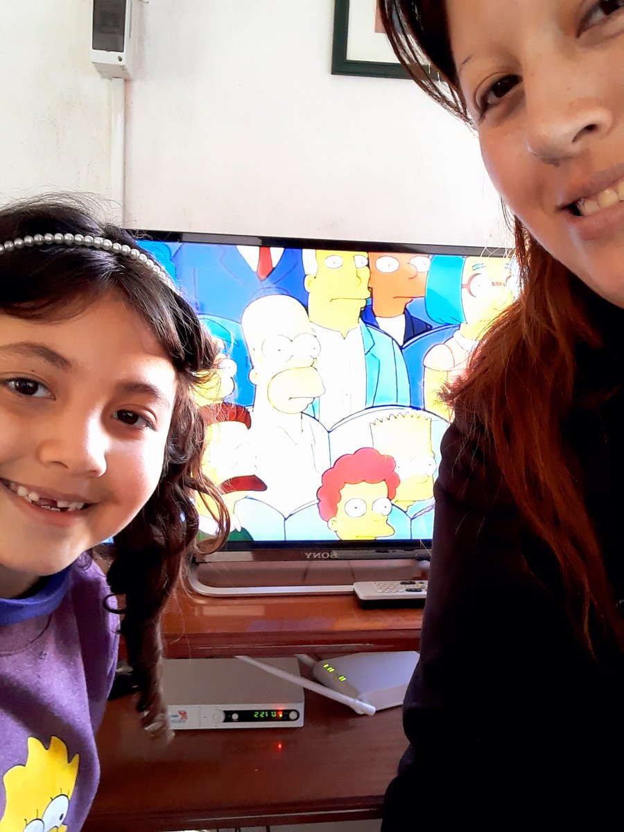 uchiwarnier's tweet photo. @FOXChannelLA #FamiliasDeSpringfield Somos Tiara y Noelia, desde Argentina! https://t.co/zs67nQXwTt