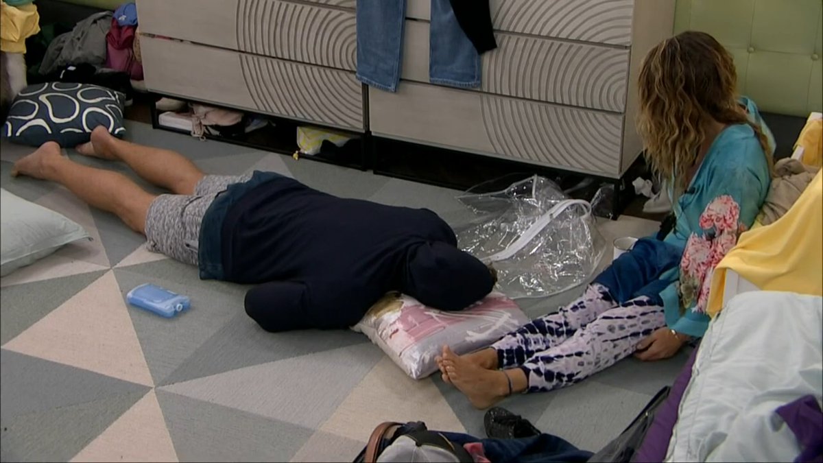 Christmas is talking to the body now about a time she hurt her back and the poor thing can't get away  #BB22