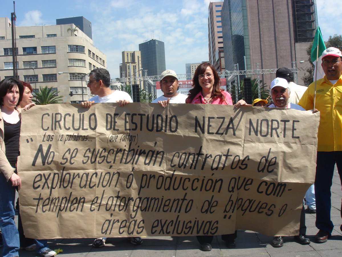 Hoy, como en el año 2008 es un orgullo luchar con el presidente <a href="/lopezobrador_/">Andrés Manuel</a>. 
Las batallas en contra de la corrupción y la impunidad requieren nuestro decidido apoyo. #Yeidckol #EsUnHonorLucharConObrador