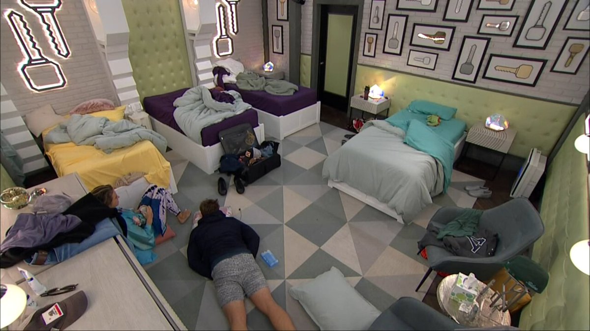 Christmas is now explaining to Memphis that people shouldn't drink sugary drinks because cancer cells feed off of sugar (so do regular cells). Memphis is lucky that the star baby freaks are gone because she would've had them all over his lifeless body  #BB22