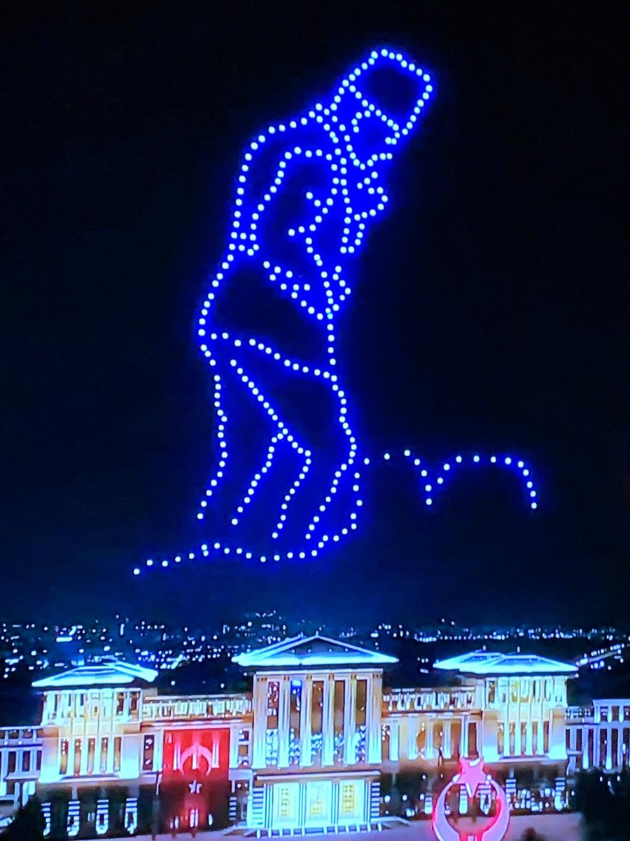 300 İHA ile yapılan muazzam gösteri