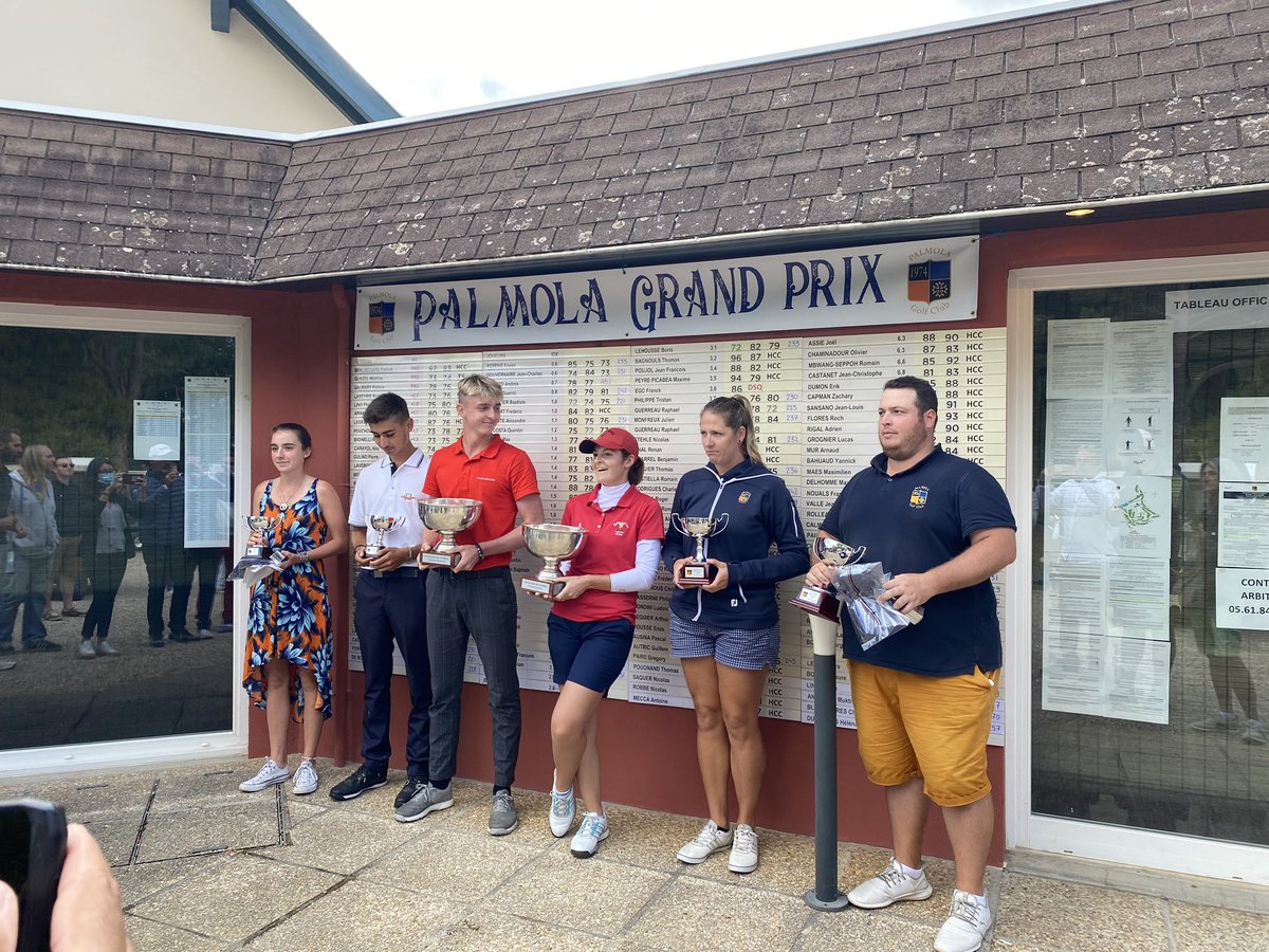 GIllesjoviado's tweet photo. [32ème Grand Prix de Palmola]
Remise des prix : 3 licenciés de Palmola sur les 2 podiums 👏👏❤️👍 Bravo aux vainqueurs, aux organisateurs &amp; bénévoles !!
Merci à tous les participants bénévoles arbitres jardiniers partenaires !!
Des cœurs aux couleurs de Palmola 😏😏 : 🧡💙 #Buzet https://t.co/VD6CyVACYa