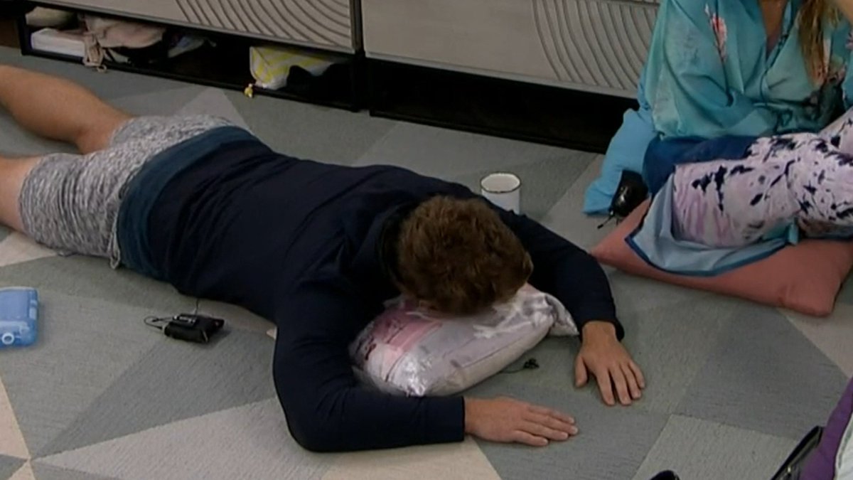 He's trying to suffocate himself. Sweet freedom.  #BB22