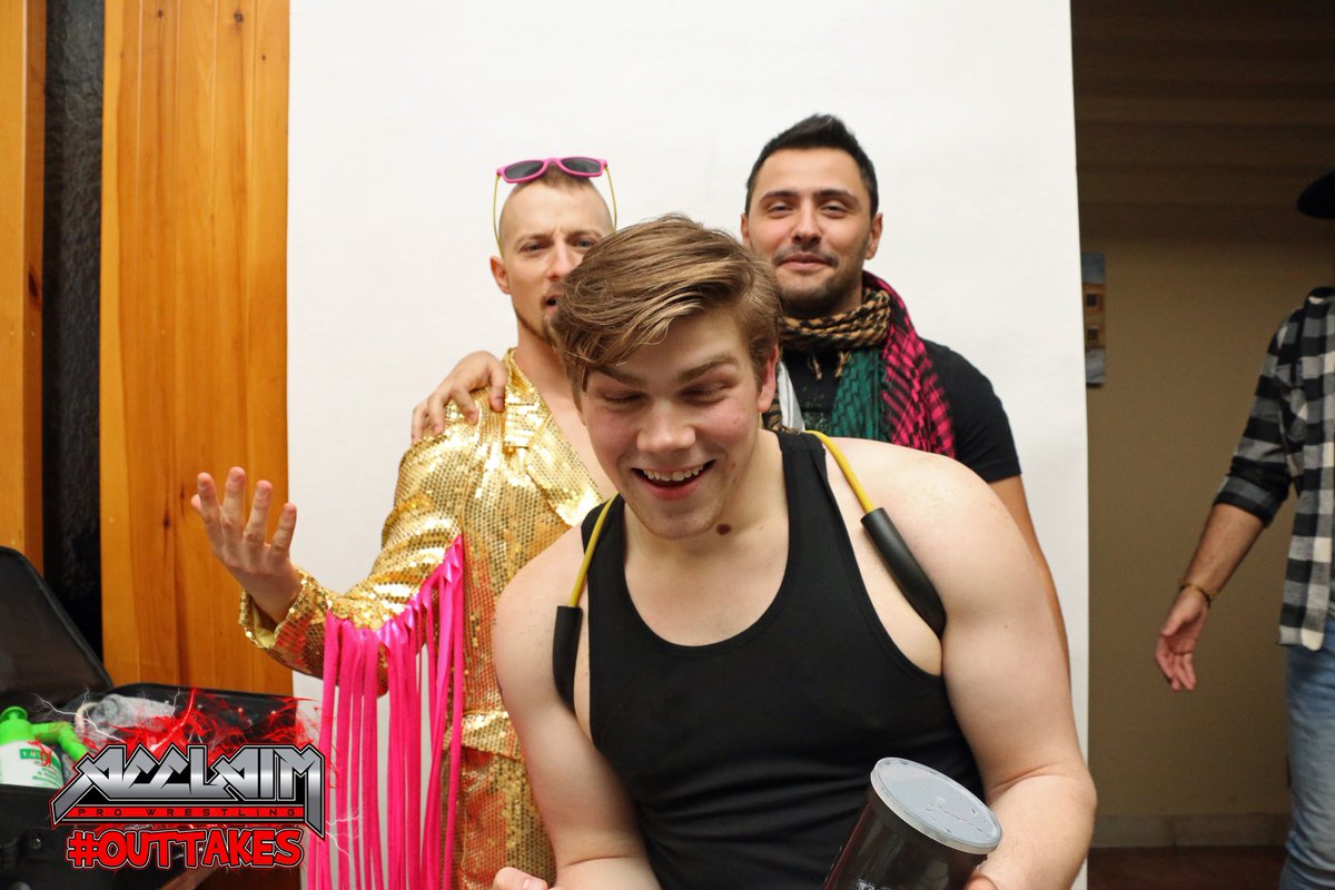 Acclaim_Pro's tweet photo. .@thehotstepperpw and @hashtag_thebest
#Outtakes
#ottawa #ontario #canada #myottawa #ottawaevents #wrestling #prowrestling #indiewrestling #ilovewrestling #wwe #nxt #aew #acclaimprowrestling #acclaim #apw #ontarioindies #photoshoot #photobomb #hotstepper #owenedwards #loganreid https://t.co/MPmN4GbKmK