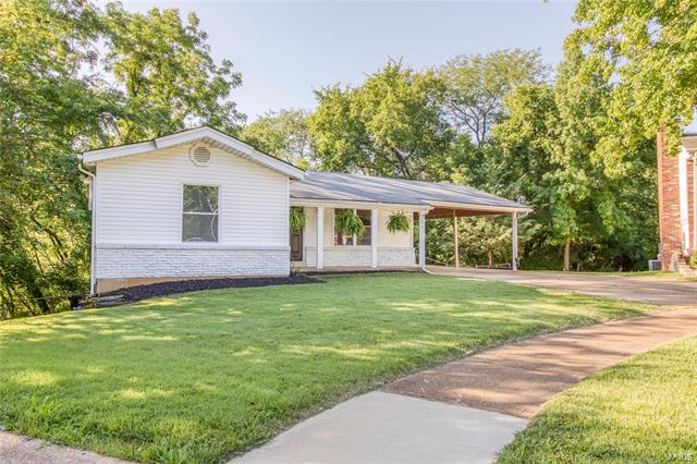 RemaxStLouisMO's tweet photo. Check out our newest listing in #Fenton! Tell us what you think!  #realestate https://t.co/yYgmVRi5zP https://t.co/Jls145BNNo