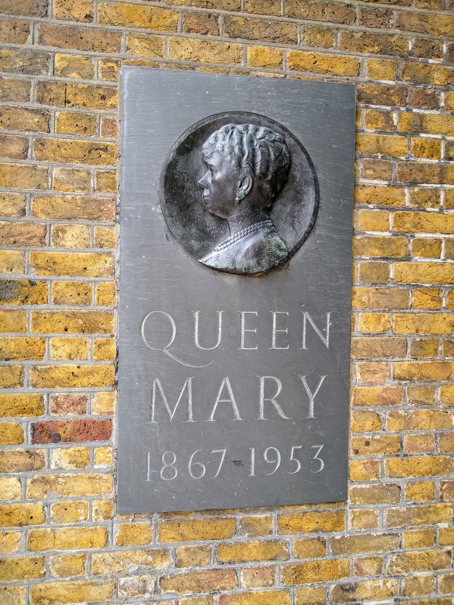 Just along Marlborough Road on the corner of The Mall is this simple bust/plaque to Queen Mary, consort to King George V. A popular figure, there have been loads of things named in her honour - bridges, universities, parks, streets, ships etc.  #womenstatues