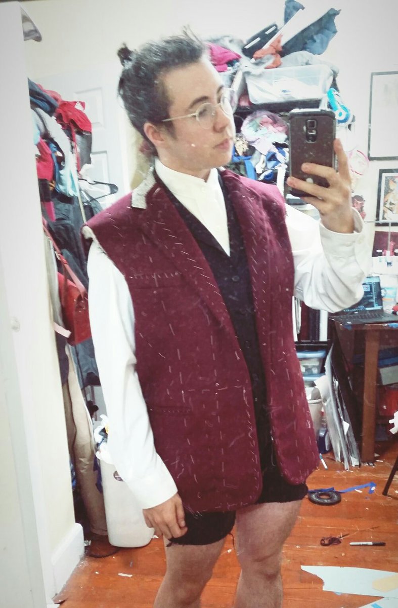 Quick proportion check with the vest. The two lapels/necklines nest nicely :3 Shirt and cravat obviously stand ins lol