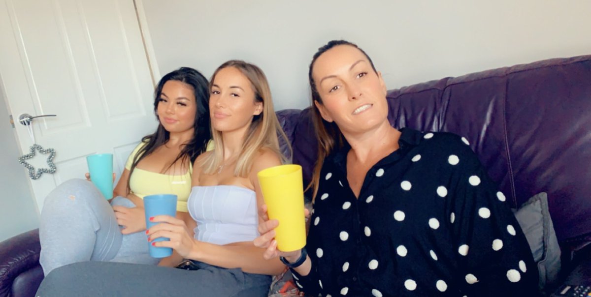 CakePuppy's tweet photo. @Andyshowbiz  Andy Andy Andy we finally got on and are loving your presenting you’re so funny.  Myself my sis tina my beautiful niece Skye and beautiful daughter Bella are having a bank holiday drink for you - cheers https://t.co/phkhrTMLuM
