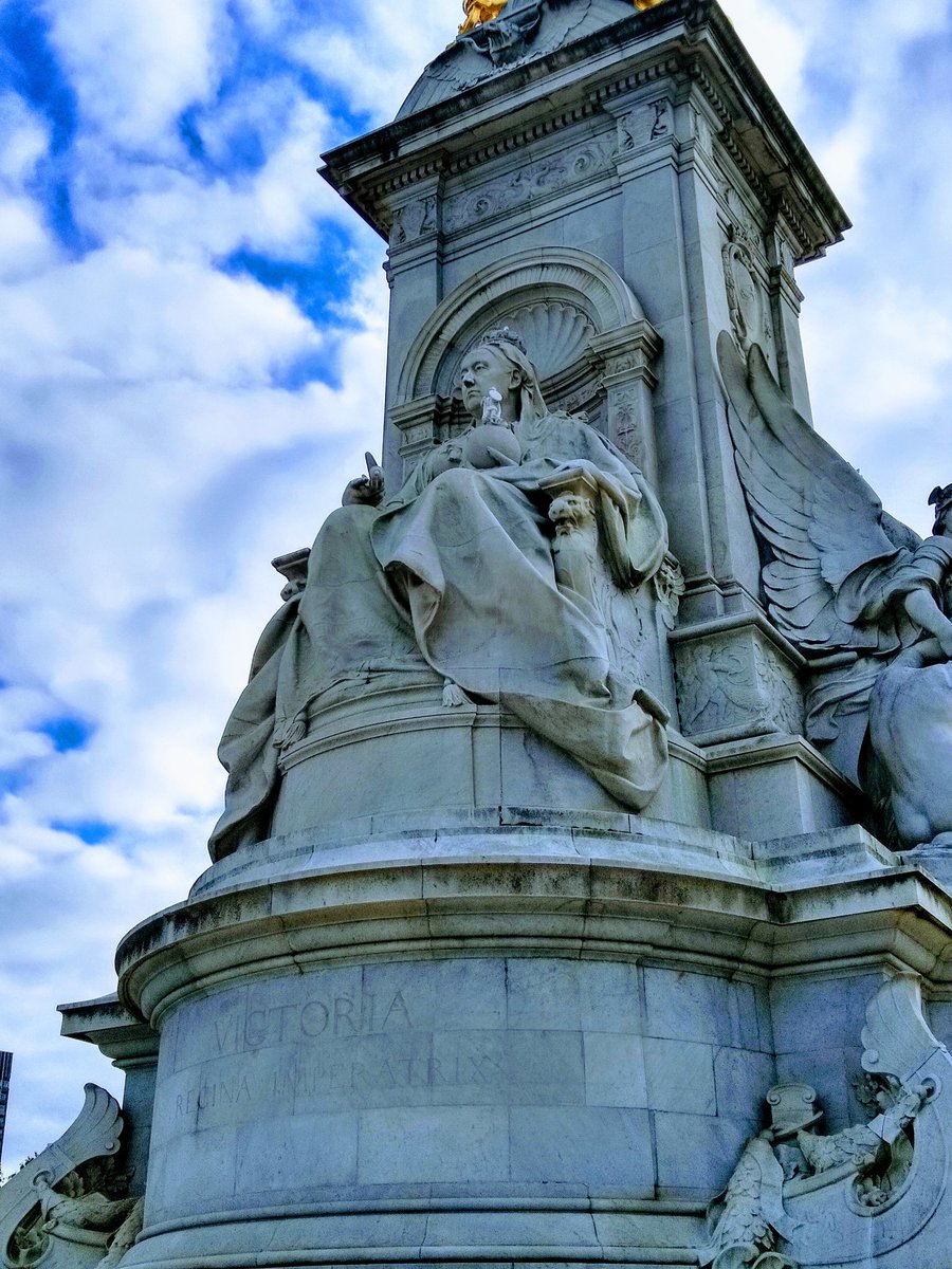 My walk carried on. Looking down The Mall from in front of Buckingham Palace is perhaps the largest  #womenstatues of them all. The Queen Victoria Memorial. Over 20 years in the planning and development, it was completed in 1924 along with Admiralty Arch and the palace's façade.