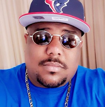 dead at 2727 y.o. Tevin Gross died from  #COVID in Aransas Pass,  #Texas. He was a diehard  @HoustonTexans fan win or lose. He leaves behind his wife Brandi and their 4 children Alexander, Tevin Jr., Mya, and Jayceon. How many more have to die Trump? MAGA