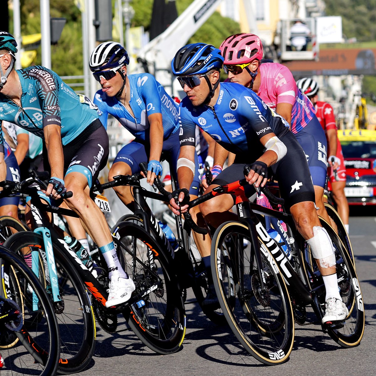 EnricMasNicolau's tweet photo. Primer test de montaña en el @LeTour  pasado bien, terminando en el grupo principal.

First mountain test at @letour passed, finishing within the main group.

@Movistar_Team  📸 @bettiniphoto https://t.co/oOFs1DF2cA