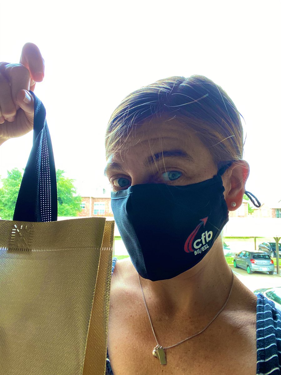 booher_ms's tweet photo. Sunday afternoon drive delivering shiny welcome bookbags to my level ones in my fancy new @CFBISD_BilESL mask. So fun to see some faces I’ve only met virtually!  #BBMSProud #BBMSBeBetter #B202andBeyond https://t.co/D6FvKMTYTw
