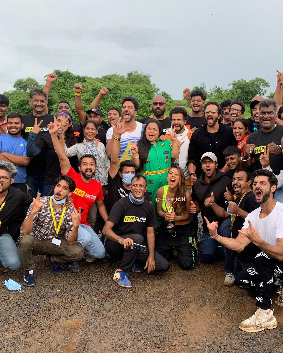 Khatron ke khiladi had become one of my favorite shows bcz of @Theniasharma since I watched season 8. I'm glad she participated in this And now I can't believe it's over🥺 imma miss watching this😭
Also I'm gonna miss our HANSO KA JODA as well😂😜 #kkkmadeinindia