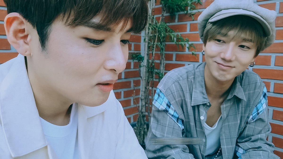 my8487's tweet photo. The way they look each other.

#YeWook #예욱
#Yesung #예성
#Ryeowook #려욱 https://t.co/JIWDP8AfDV