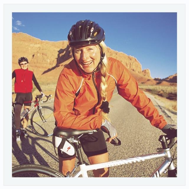 BikeCityGdl's tweet photo. 2003 - Specialized lanza la Allez Dolce y la Allez Vita, las primeras bicis Specialized de ruta para mujeres, con geometría y componentes para mujeres. El cuadro de 44cm venía equipado con ruedas 700, lo que era una innovación total para ciclistas más pequeñas https://t.co/dvr6lyext5