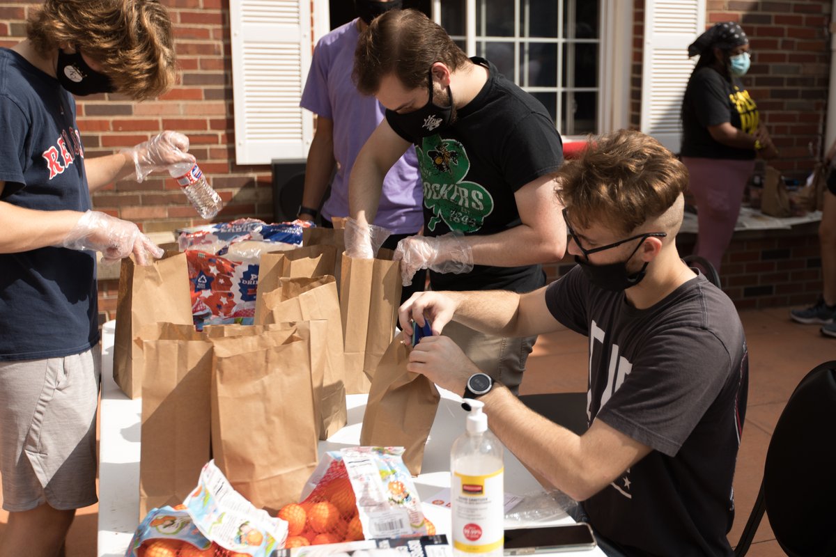 Everyone can eat when we put our hearts and minds to the cause. Thank you SO much to @Tajahnaes for organizing the ICT Community Fridge project and to today's volunteers for joining us as we distributed 200+ lunches downtown in the fight against food insecurity. Let's keep going!