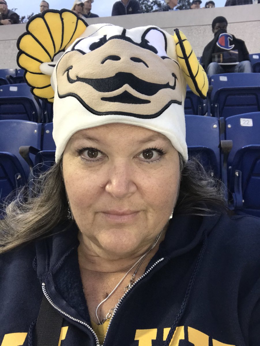 GinaLavaMaiTai's tweet photo. Counting the days until I am back in the stands with my Bill the Goat cap!! Today is helping!!! #VirtualFanFest ⁦@NavyFB⁩ ⁦@NavyAthletics⁩ https://t.co/govI9jSfMB