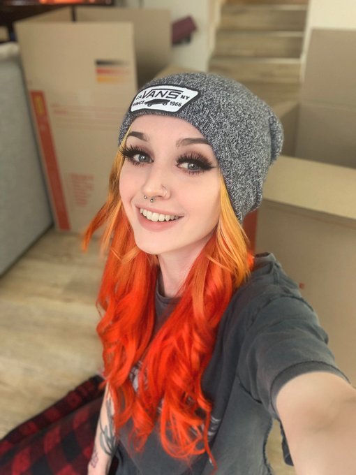 Happy hoe buys house 🏠 full silly/sexy photoset up on https://t.co/oZpv6LoguH https://t.co/P7bn6Wigw